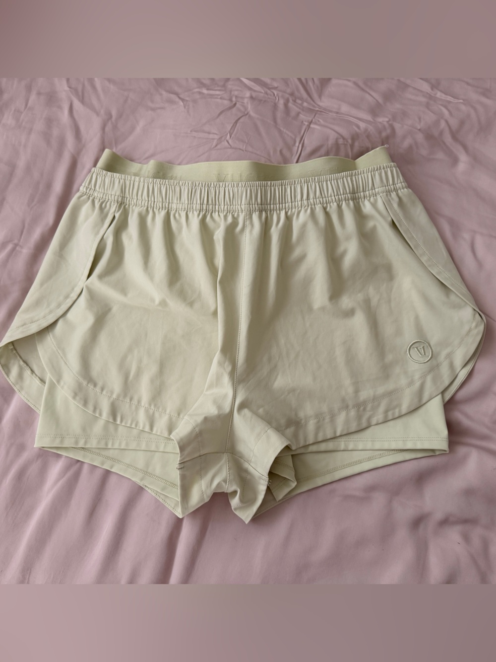 Vuori Luna Shorts 2โ - Color Lemongrass - Sz Large - Picture 4 of 10